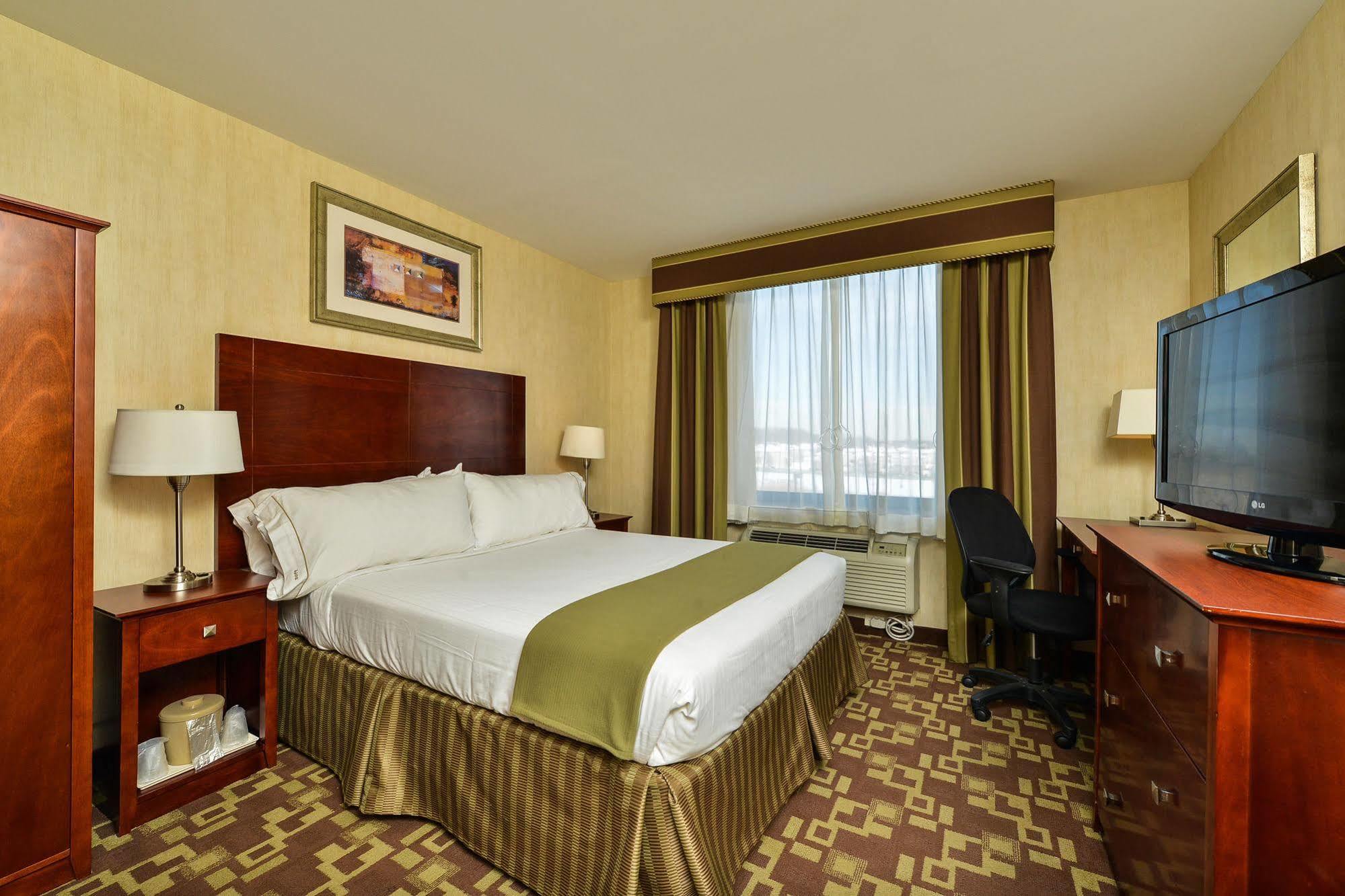 Holiday Inn Express Staten Island West, An Ihg Hotel Нью-Йорк Экстерьер фото